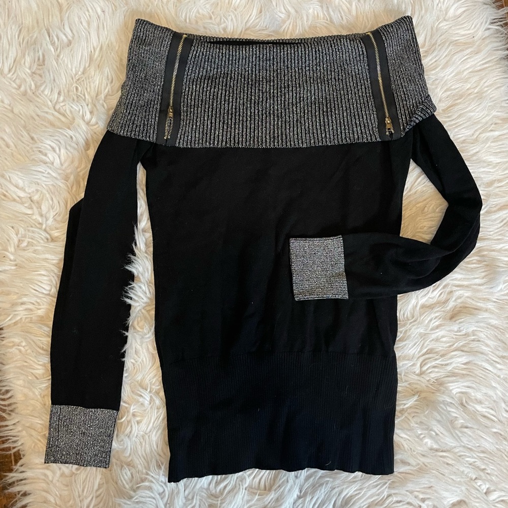 Venus Off-the-shoulder sweater